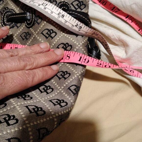 Dooney and Bourke large bag - Picture 8 of 14